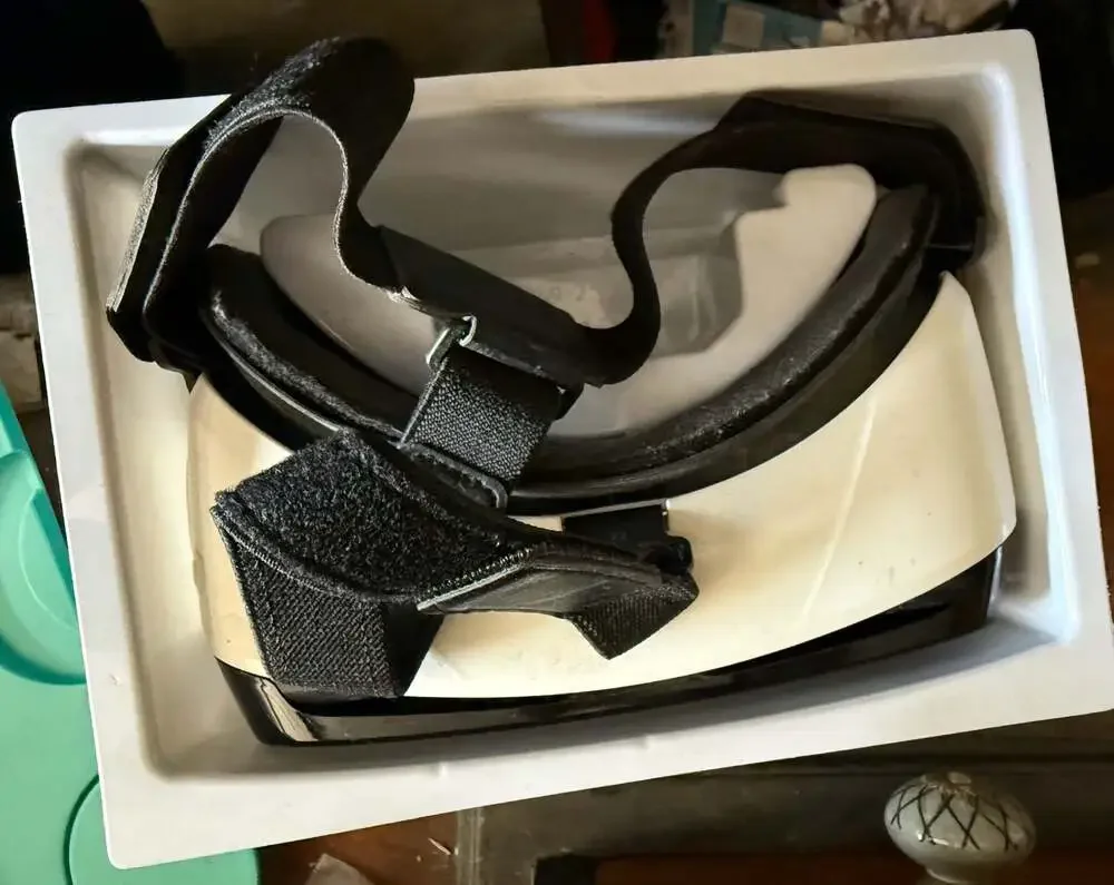 Samsung Gear VR Headset SM-R322 with Manual and Straps
